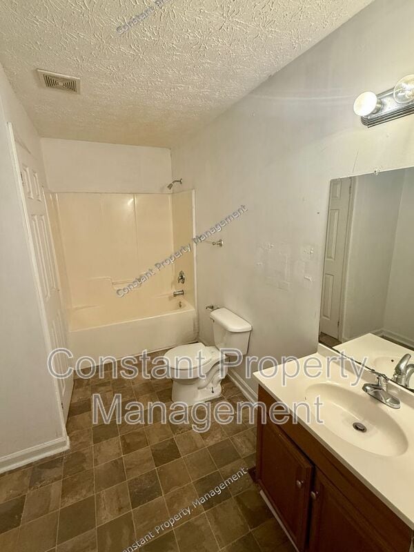 Building Photo - 1166 Bond St