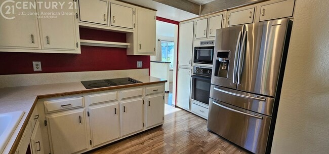 Building Photo - Single Family Home in NE Grants Pass with RV Parking