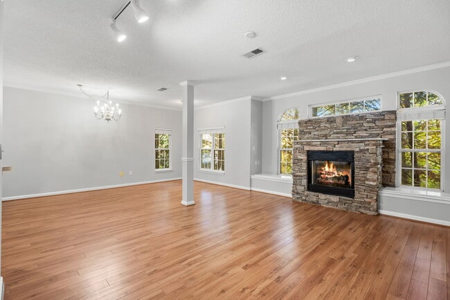 Building Photo - 3002 Greystone Pt