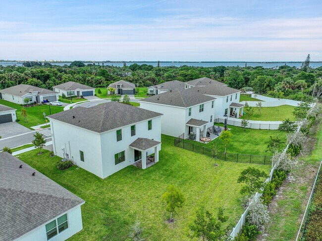 Building Photo - 2006 NE Ocean Dunes Dr