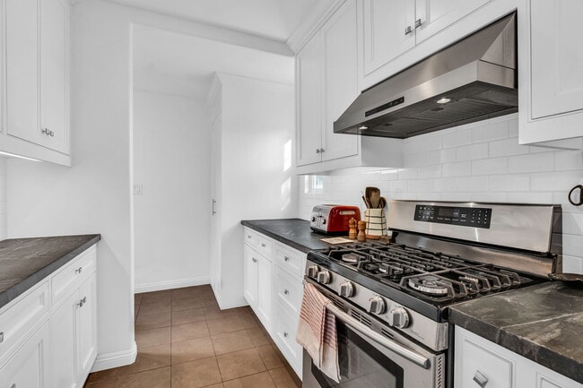 Building Photo - 5182 Ellenwood Dr