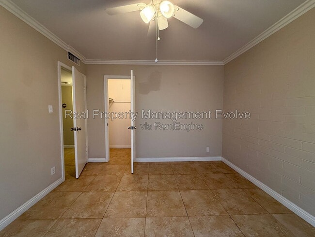 Building Photo - 12076 N Pebble Beach Dr