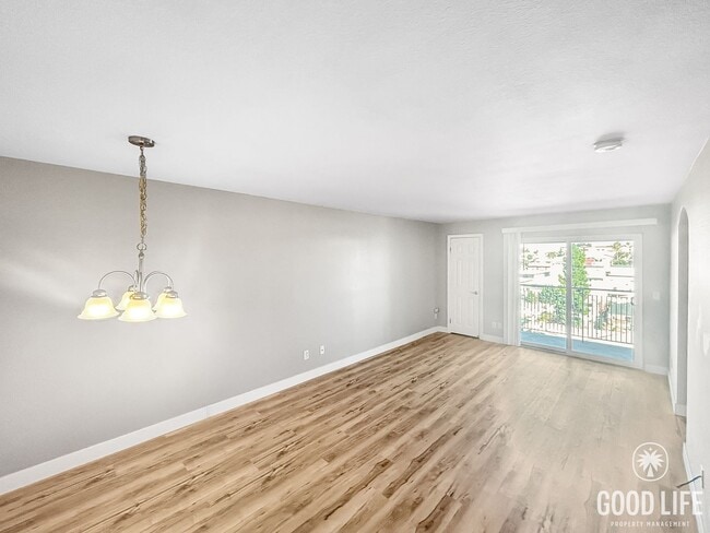 Primary Photo - Beautiful 2BD/1BA W/ Updated Kitchen, AC, and In-Unit Laundry in Colina Del Sol!
