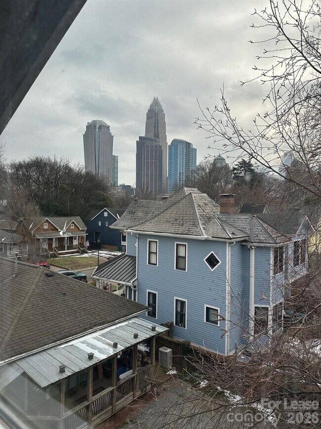 Building Photo - 407 W 9th St