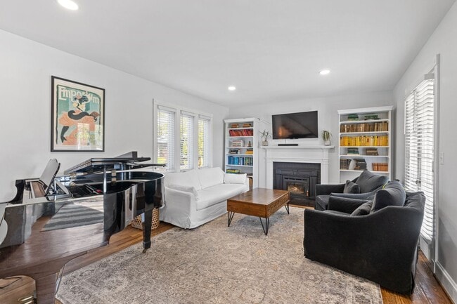 Building Photo - Luxurious Brick Colonial in Prestigious Gu...