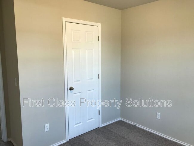 Building Photo - 1716 West Antler Way