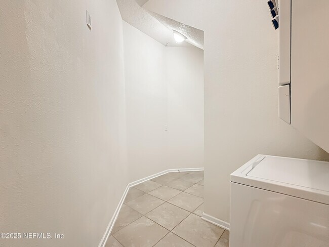 Building Photo - 218 Larkin Pl