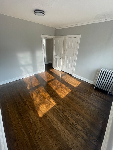 Building Photo - 1236 W 83rd St