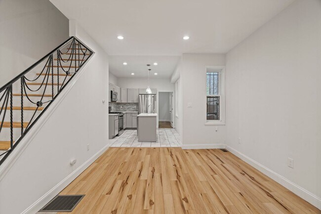 Building Photo - 1630 Edgley St