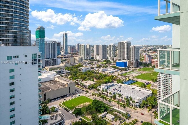 Building Photo - 1900 N Bayshore Dr