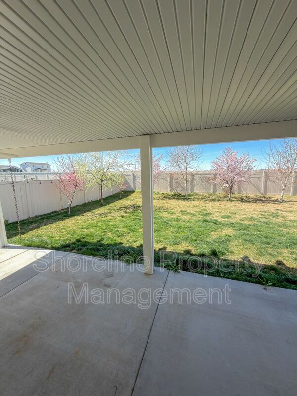 Building Photo - 12913 S Salerno Ave