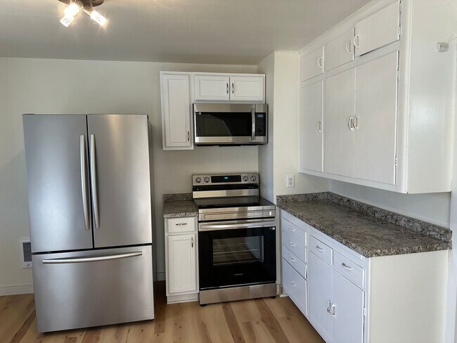 Building Photo - Updated 4 bedroom home on a huge lot!