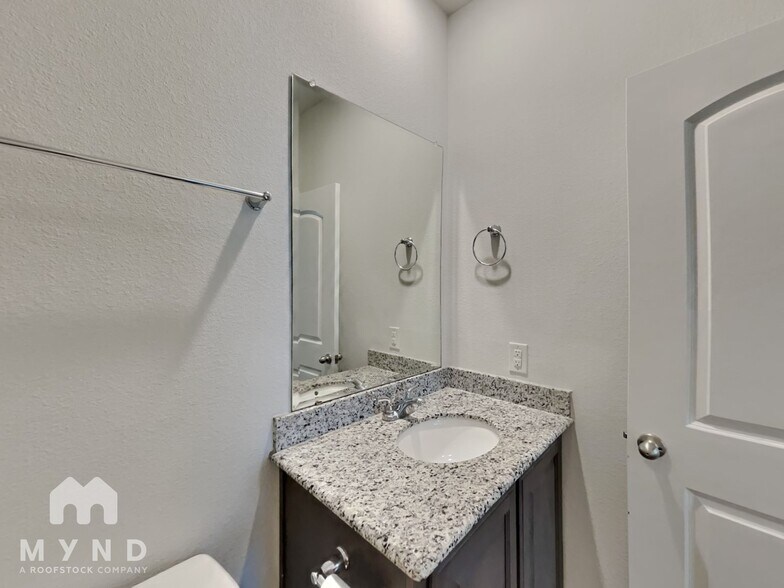 Building Photo - 5568 Kilmer Dr
