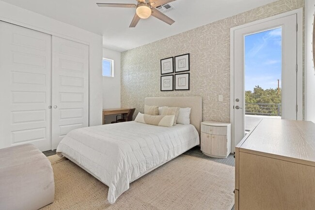 Building Photo - 4533 E Devonshire Ave