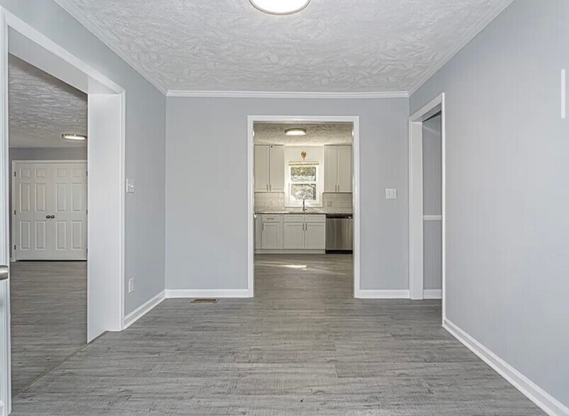 Building Photo - 5105 Palmetto Ln