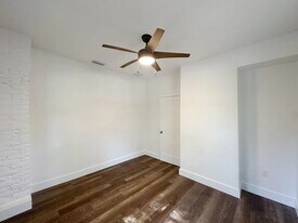 Building Photo - 1009 NW 6th Ave