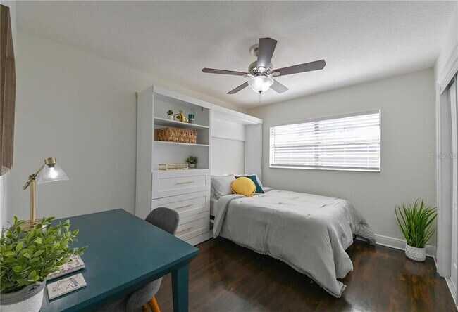 Building Photo - 4503 S Cortez Ave