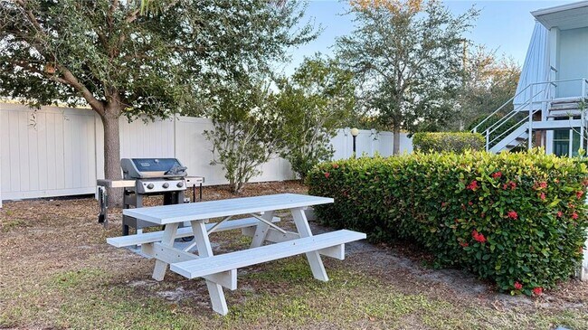 Building Photo - 22333 Edgewater Dr