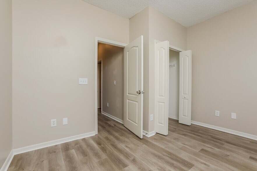 Building Photo - 4876 Waterside Pointe Cir