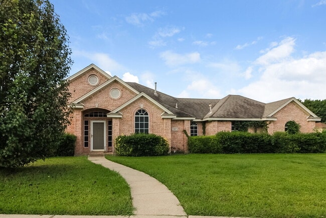 Building Photo - 831 Quail Run Ln