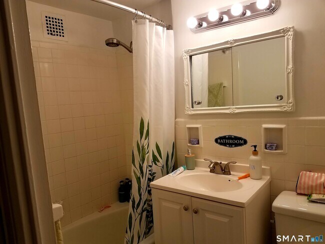 Building Photo - 444 Bedford St