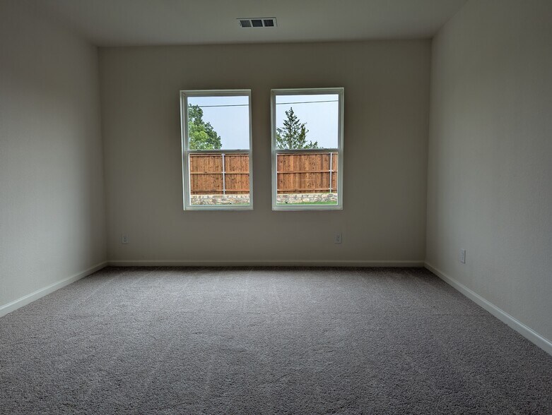 Building Photo - 1856 Lockhart Dr
