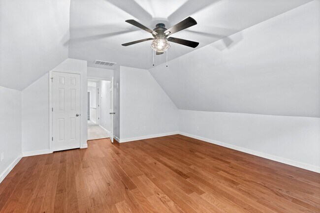 Building Photo - 4BR/2.5BA Home in Hickory School District ...