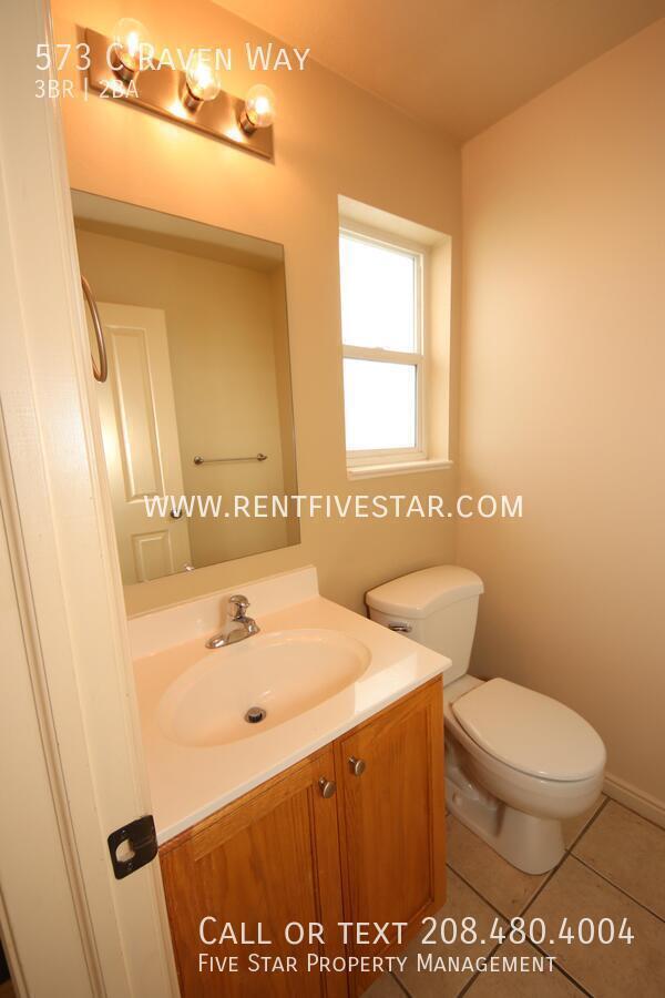 Building Photo - 573 Raven Way