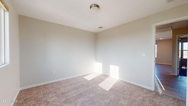 Building Photo - 500 La Entrada Cir