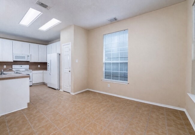 Building Photo - 207 N Burberry Park Cir