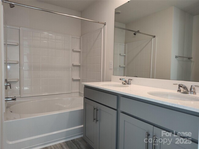 Building Photo - 1404 Secrest Cmns Dr