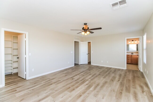 Building Photo - 2634 S Southwind Dr