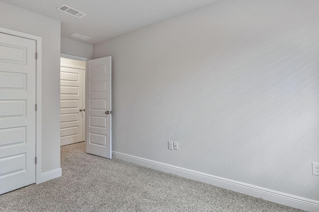 Building Photo - 1022 McLaren Cir