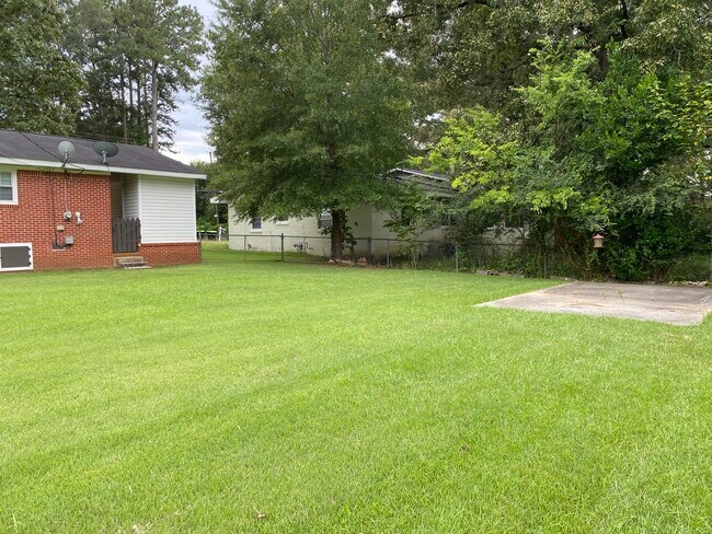 Building Photo - 708 W Walnut St