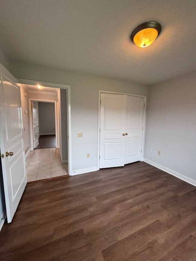 Building Photo - 117 Croghan Way