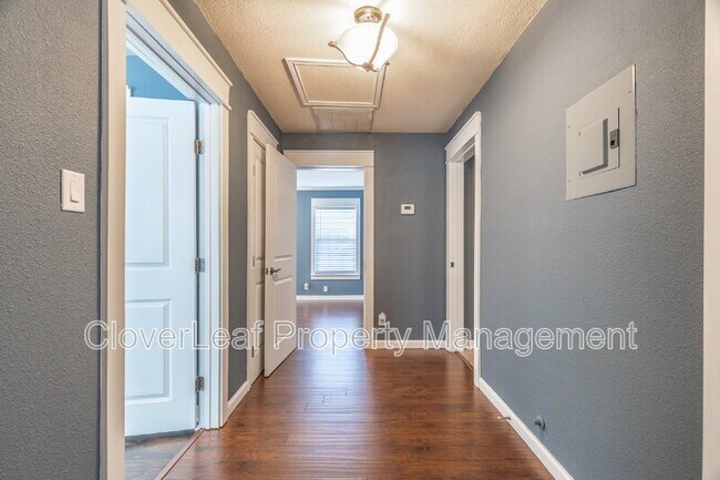 Building Photo - 1361 W Gramercy Pl