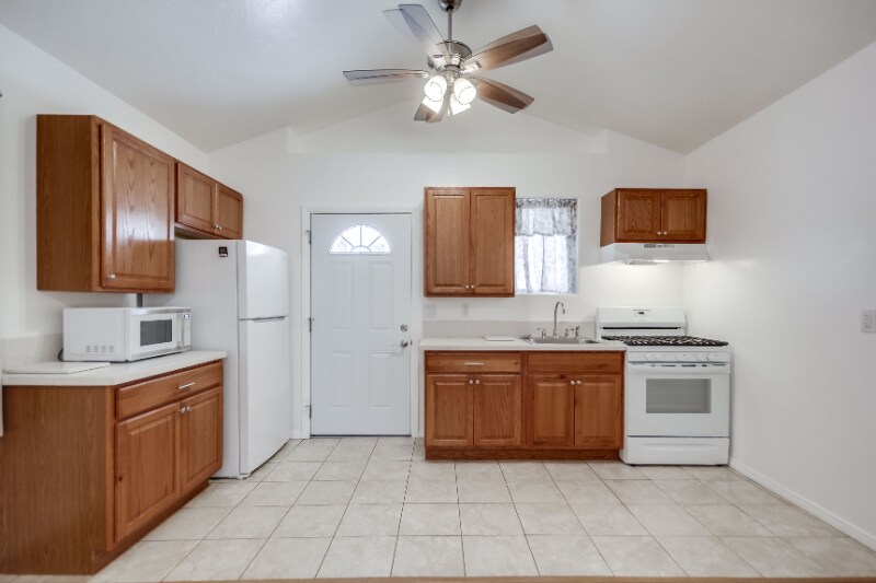 Building Photo - 9177 Creekford Dr