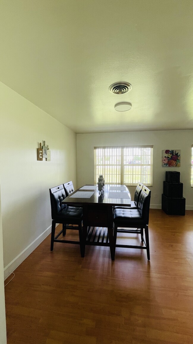 Dining Room - 2155 Alafaya Trail