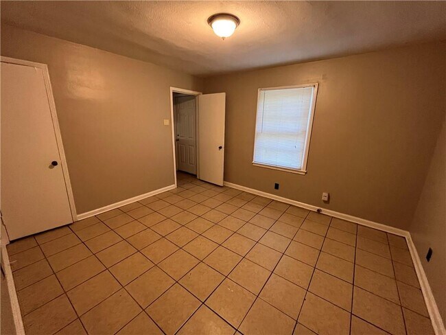 Building Photo - 2408 McVay Dr N
