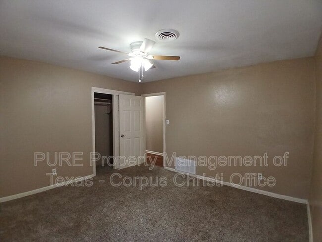 Building Photo - 10745 Kingwood Dr