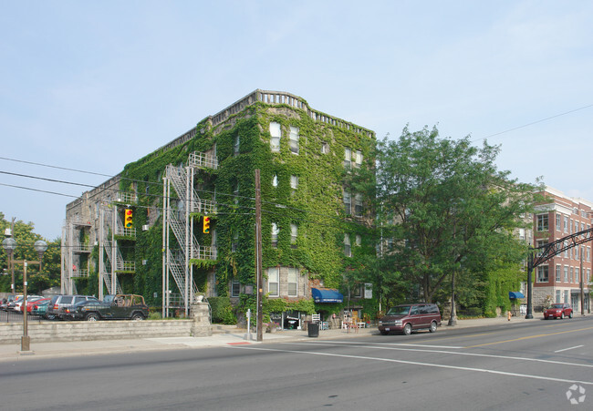 Building Photo - Greystone Court