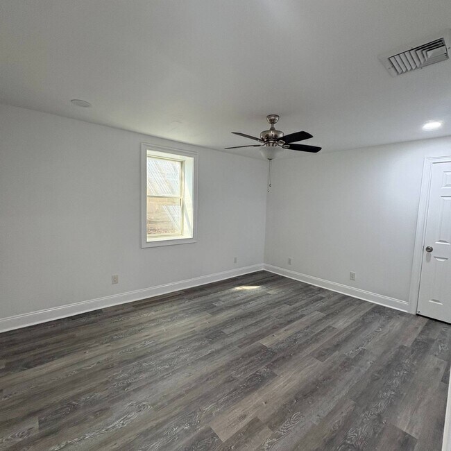 Building Photo - 4 Betsy Ross Ct