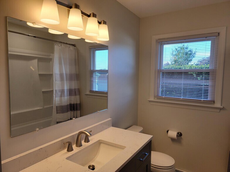 Building Photo - 1174 Rose Ave