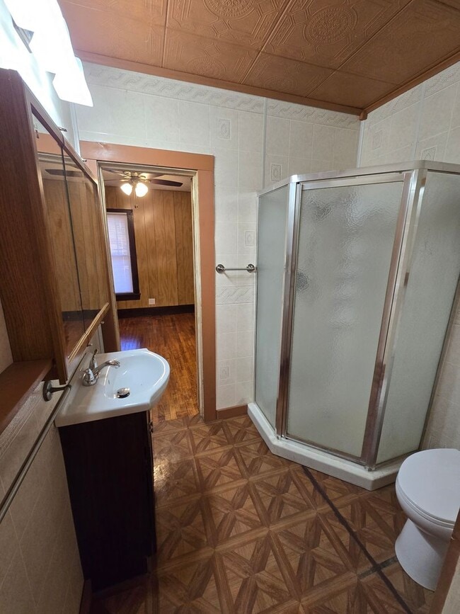Building Photo - 2-bedroom Bungalow with Spacious Kitchen, Large Covered Porch and Large Garage