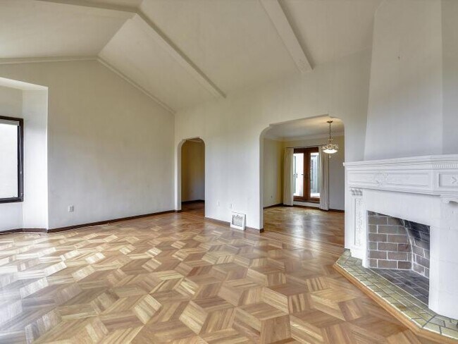 Building Photo - 3 bedroom in San Francisco CA 94118