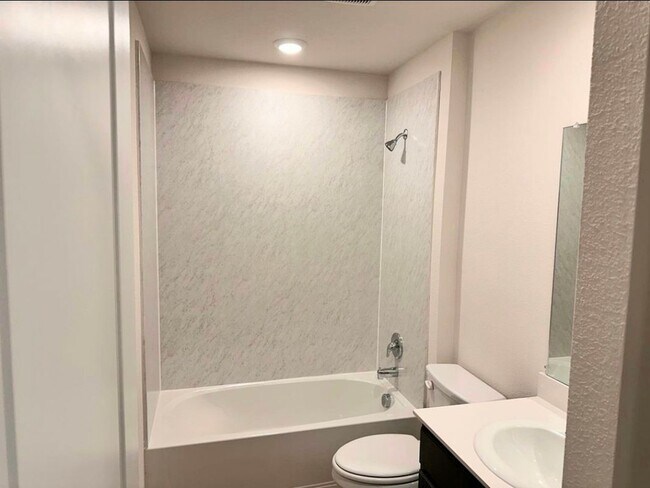 Building Photo - 2330 Hydrangea Dr