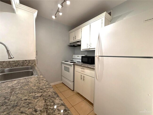 Building Photo - 9 Upas Ave