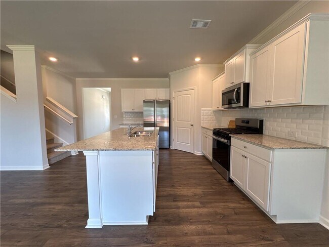 Building Photo - 61 Biltmore Pl