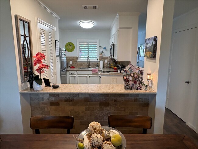 Building Photo - 211 D Lakeview Terrace