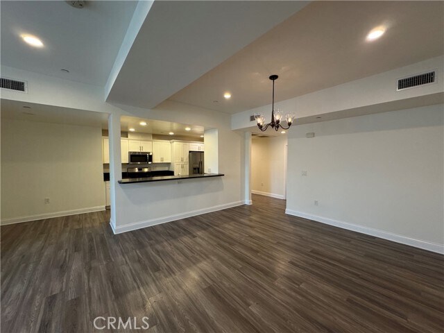 Building Photo - 14934 Burbank Blvd